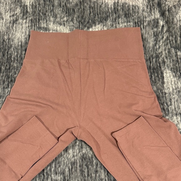 Adidas Women's peach Leggings EUC - Picture 6 of 8